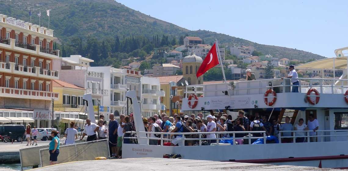 Πενταπλάσιοι Τούρκοι τουρίστες κατακλύζουν τα ελληνικά νησιά χάρη στη βίζα