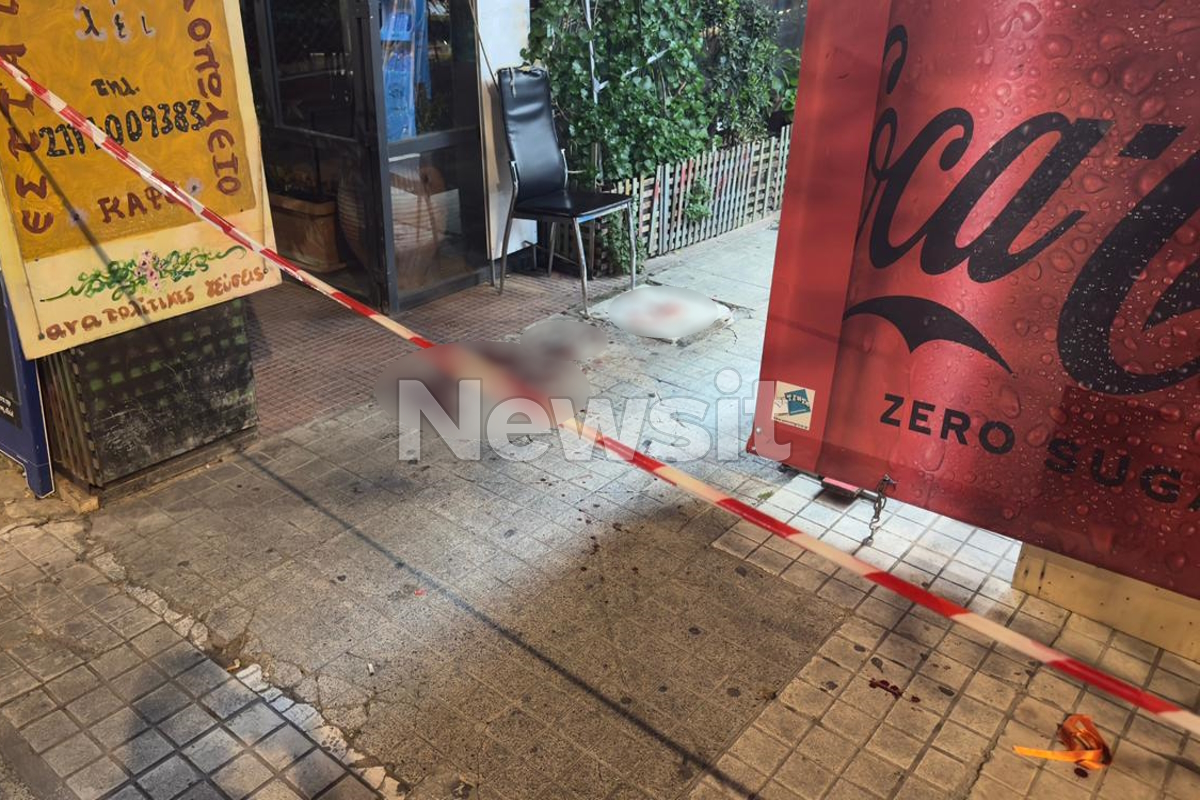 Εξάρχεια: Εκτός κινδύνου ο 50χρονος περιπτεράς που δέχτηκε επίθεση με μαχαίρι – Αναζητούνται οι δύο δράστες