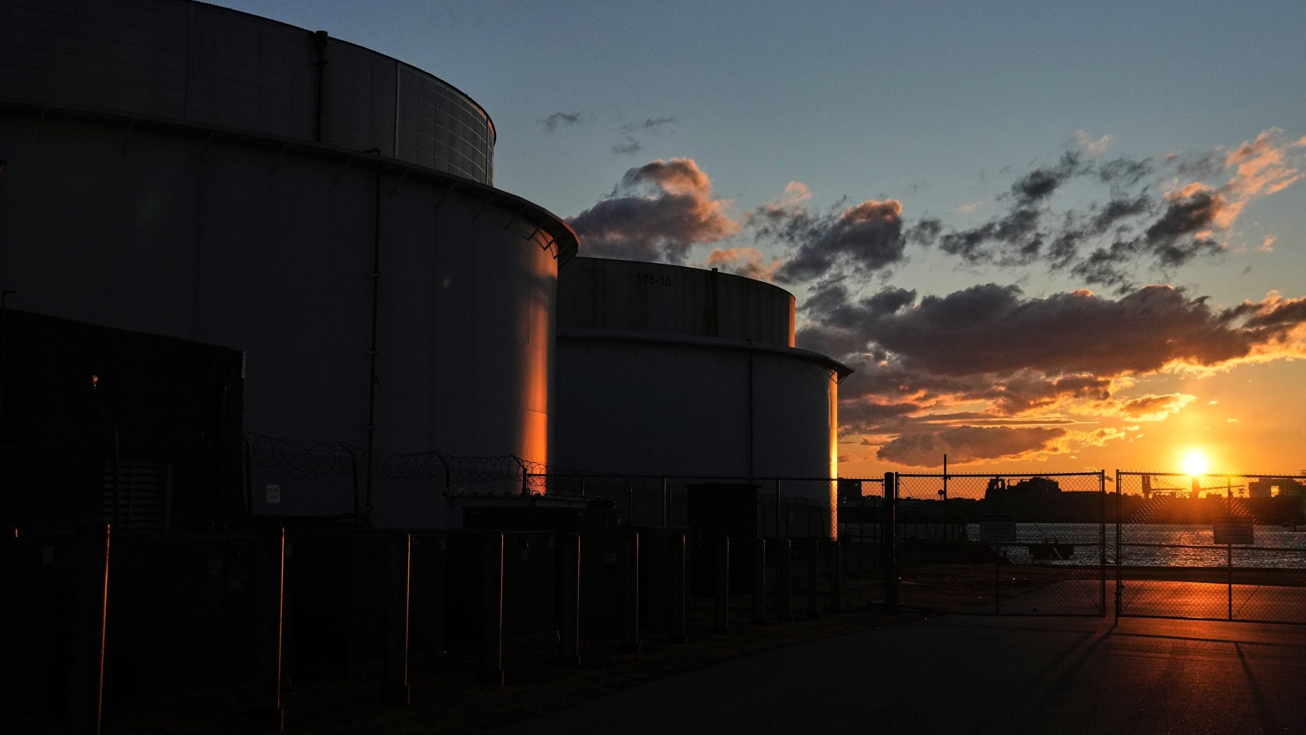 Αύξηση 2% στις τιμές πετρελαίου λόγω διακοπής συνομιλιών ΗΠΑ – Ιράν