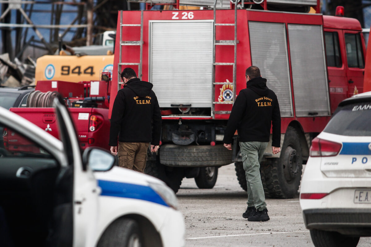 Πυρκαγιά σε όχημα πλησίον του ΣΕΦ – Κλειστή η Καραολή Δημητρίου