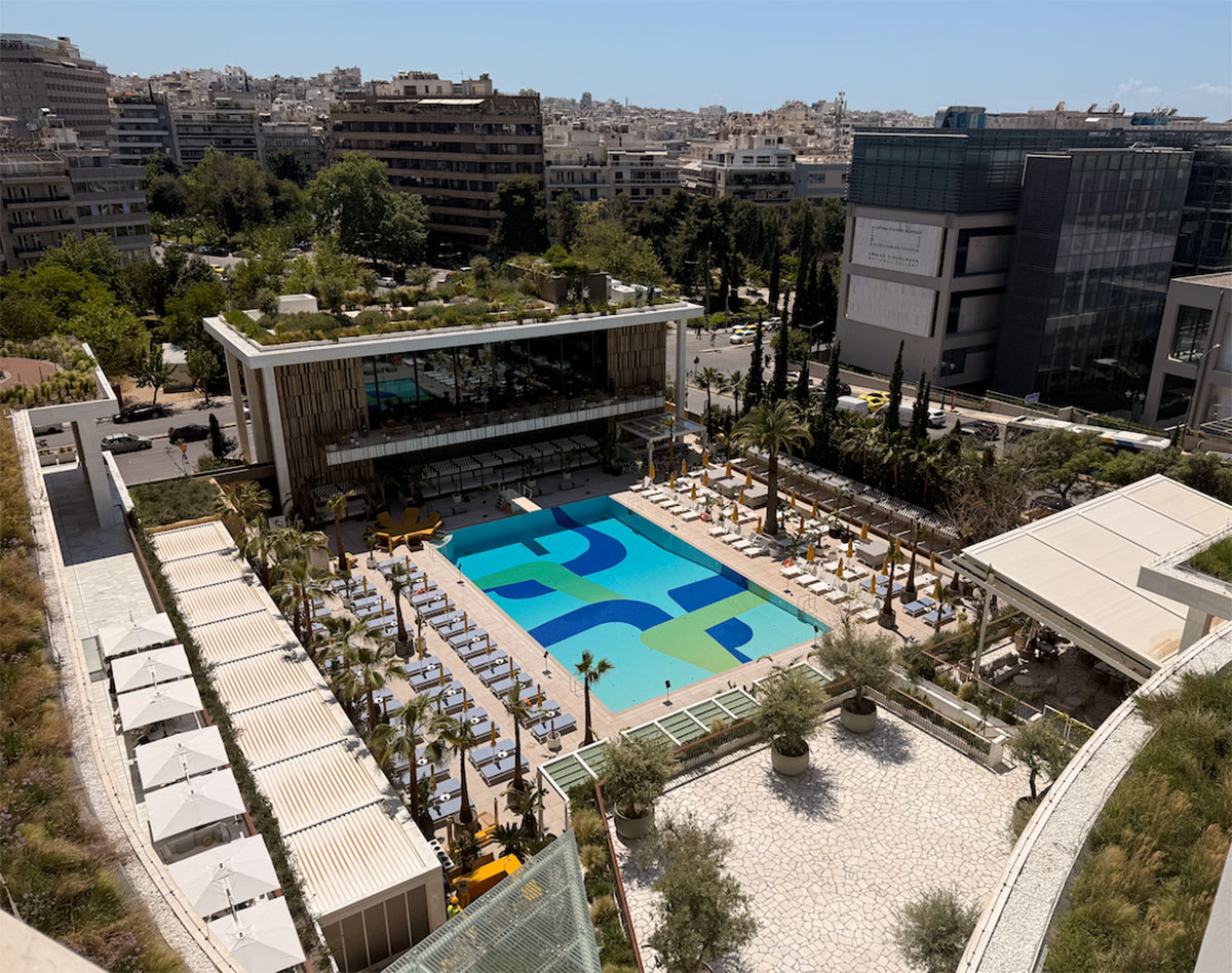 Conrad Athens The Ilisian: Το Hilton αλλιώς – Ταξίδι στο χρόνο στο νέο Urban Resort στην καρδιά της Αθήνας