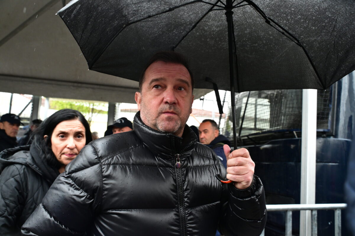 Νίκος Πλακιάς για το σποτ Καρυστιανού: «Τα περιστέρια έχουν και χαμηλές πτήσεις και συνήθως καταλήγουν σε κατσαρόλα»