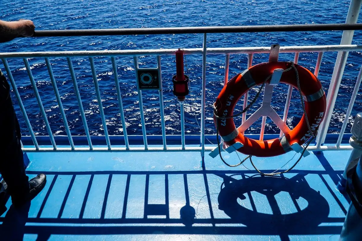 Το «Champion Jet 1» απέπλευσε από την Πάρο μετά την επίλυση του προβλήματος με την άγκυρα