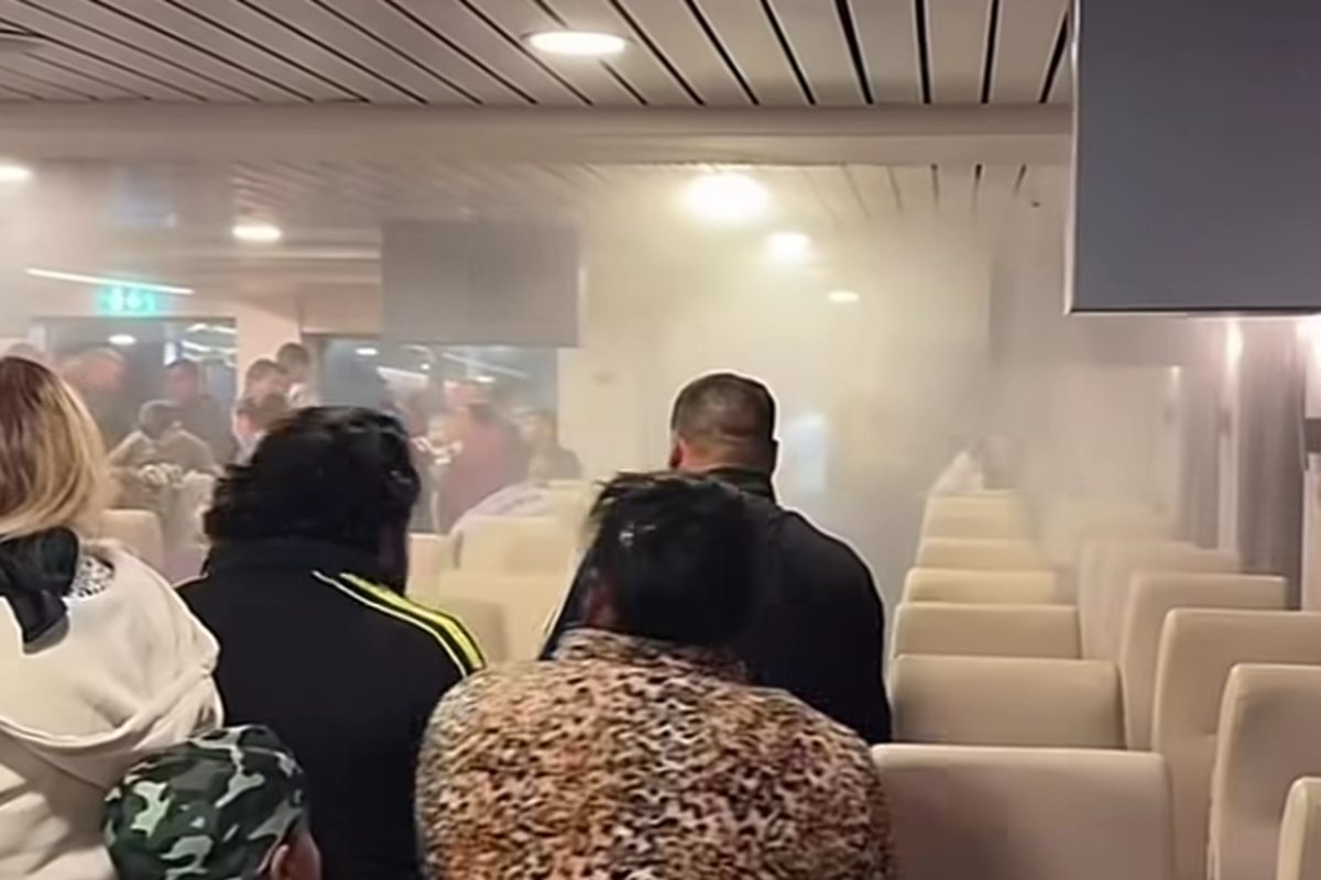 «Καταρρακτώδης βροχή» στο πλοίο «Νήσος Σάμος» όταν επιβάτης άναψε τσιγάρο και ενεργοποιήθηκε το σύστημα πυρόσβεσης