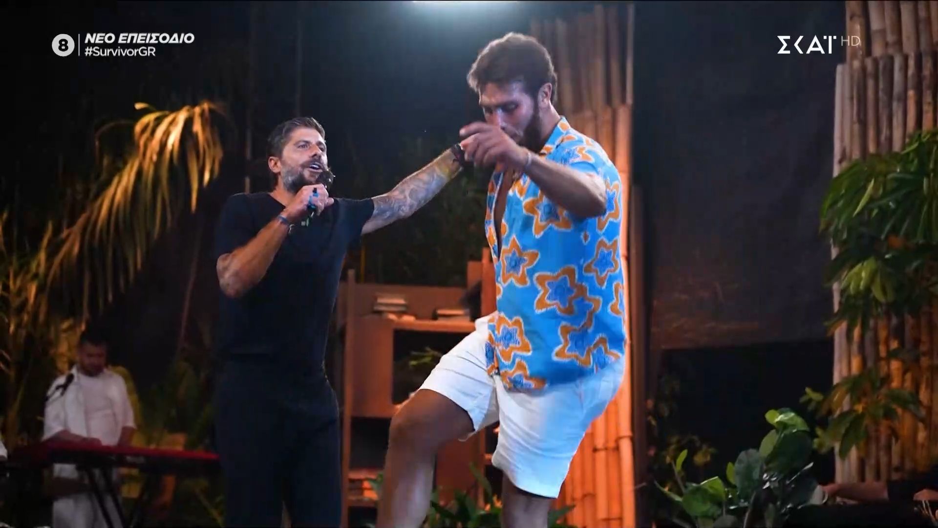 Πολλά βαρύς ο Σηφάκης με το «Καλύτερα μαζί σου και τρελός» – «Εικόνα από μαγαζί στις 6 ώρα το πρωί»