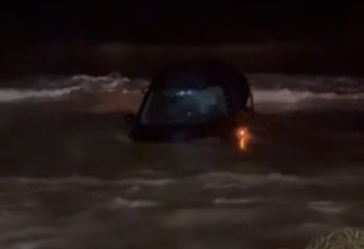 Η κακοκαιρία Erminio πλήττει τον Πόρο: Δρόμοι μετατράπηκαν σε χείμαρρους, κατέρρευσε γέφυρα και έκλεισαν σχολεία