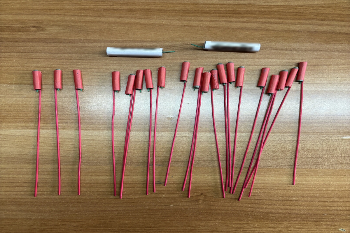 Νίκαια: 14χρονος με πυροτεχνήματα έξω από σχολείο – Συλλήψεις γονέων και 42χρονου προμηθευτή