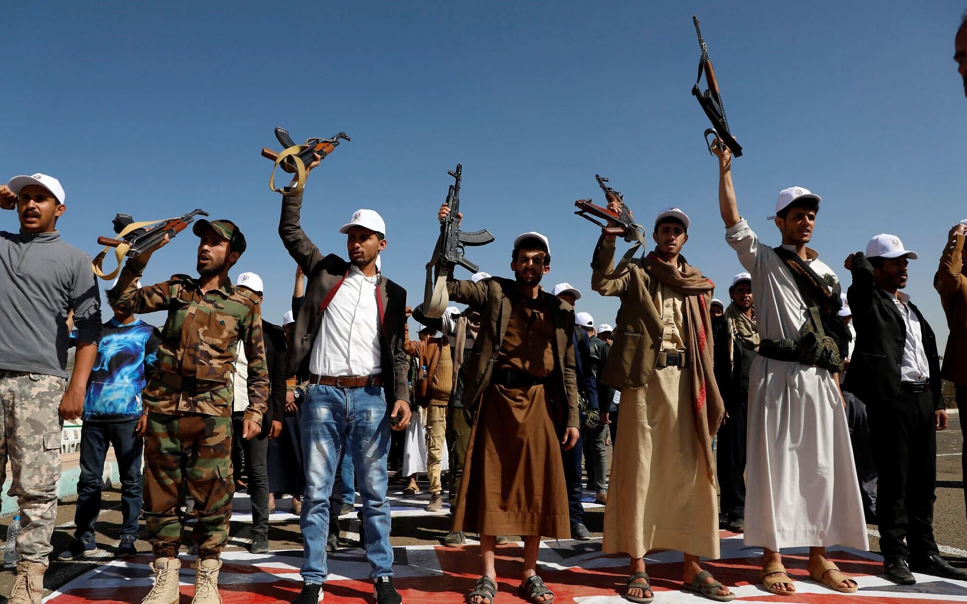 Οι Χούθι τονίζουν ότι «δεν είναι αμερόληπτοι», επιβεβαιώνοντας την επικίνδυνη για τη διεθνή ναυτιλία στήριξή τους στο Ιράν