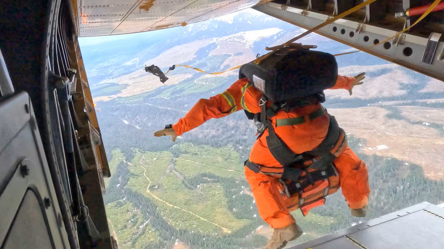 «Πώς να κρυφτείς και να βρεις νερό»: Οδηγίες επιβίωσης σε εχθρικό έδαφος από βετεράνο Αμερικανό πιλότο