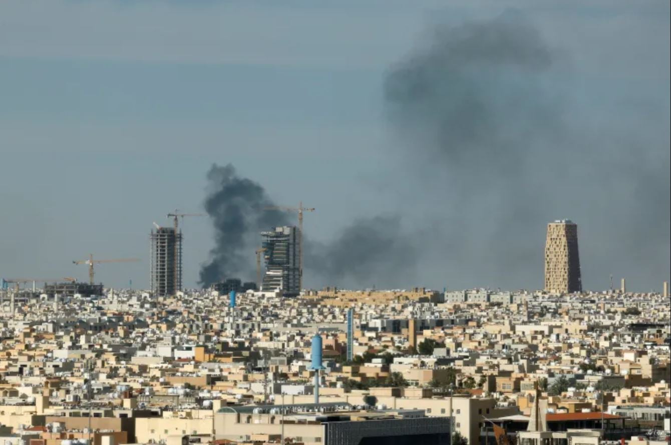 Ηνωμένα Αραβικά Εμιράτα: «Σε λειτουργία τα συστήματα αεράμυνας – Αναχαιτίζουν πυραύλους και drones»