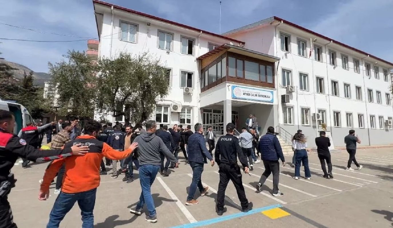 Τουρκία: 162 άτομα συνελήφθησαν για αναρτήσεις που «επαινούσαν» τις φονικές σχολικές επιθέσεις