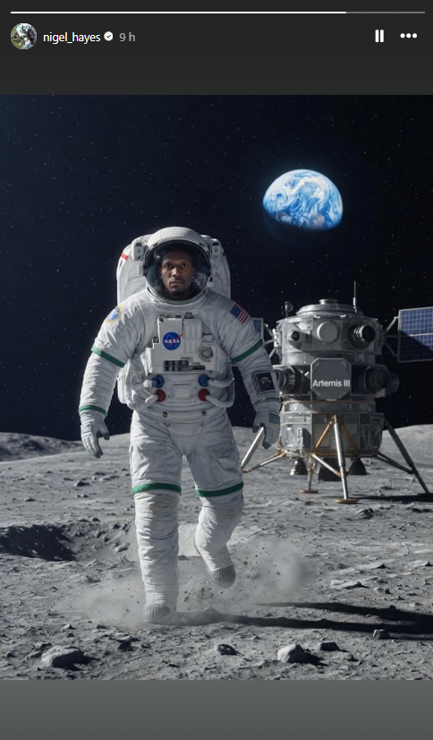 Ο Χέιζ-Ντέιβις φόρεσε στολή αστροναύτη και απάντησε στους επικριτές των ταξιδιών του