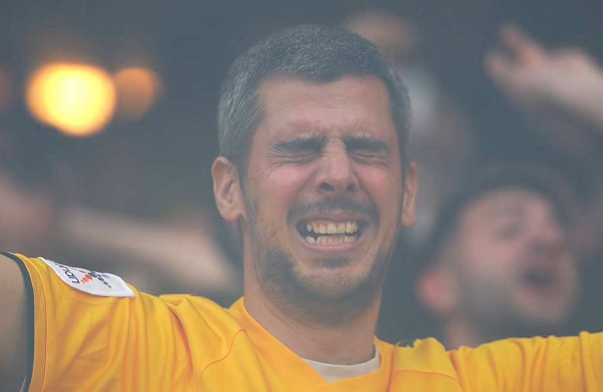 Ο viral φίλαθλος της ΑΕΚ για τα δάκρυα στους πανηγυρισμούς με τον ΠΑΟΚ: «Σκέφτηκα μπλέξαμε, ας μην το δει η σύζυγός μου»