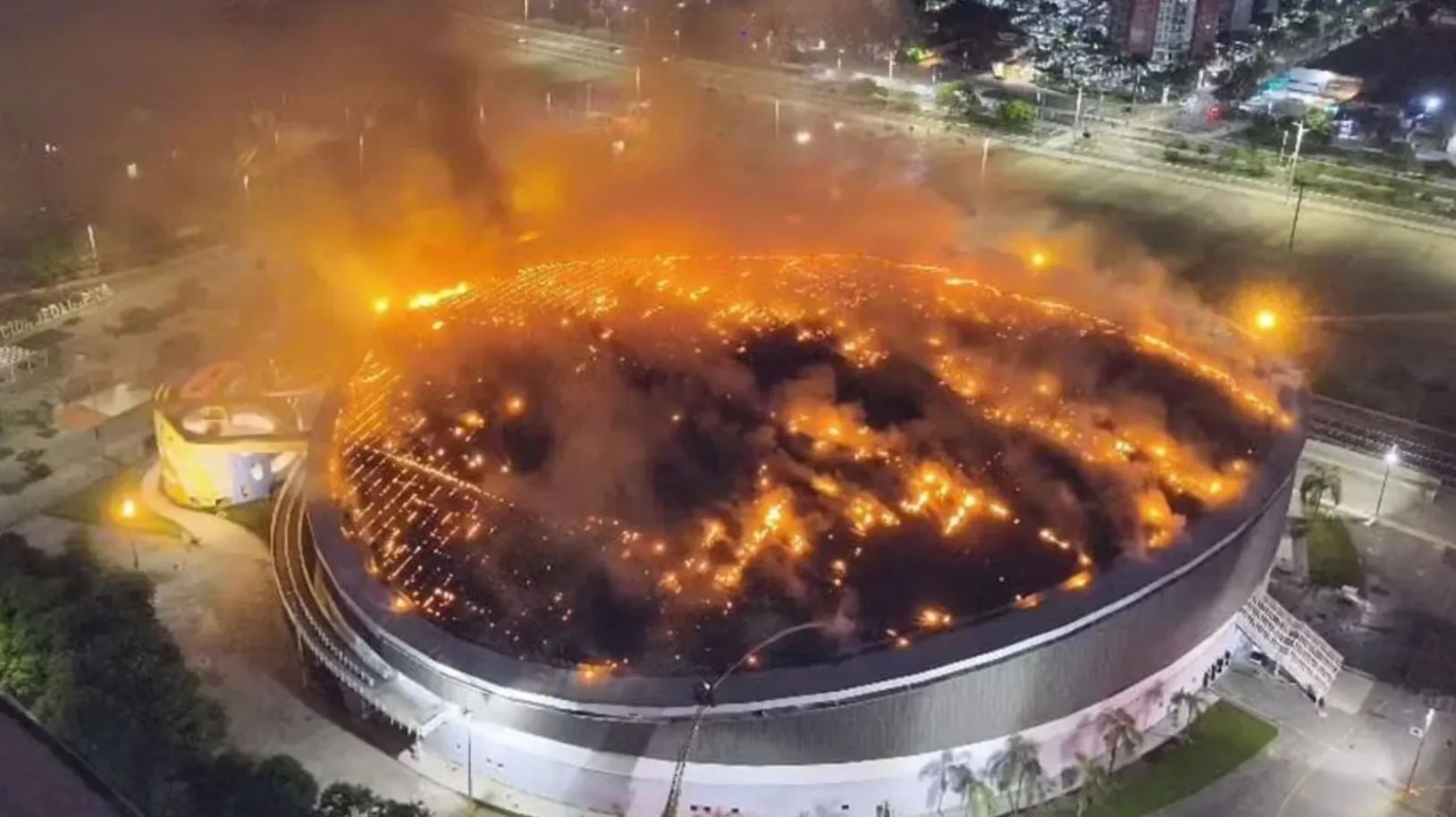 Ρίο ντε Τζανέιρο: Πυρκαγιά στο ποδηλατοδρόμιο του Ολυμπιακού Πάρκου – ΕΙΚΟΝΕΣ και ΒΙΝΤΕΟ