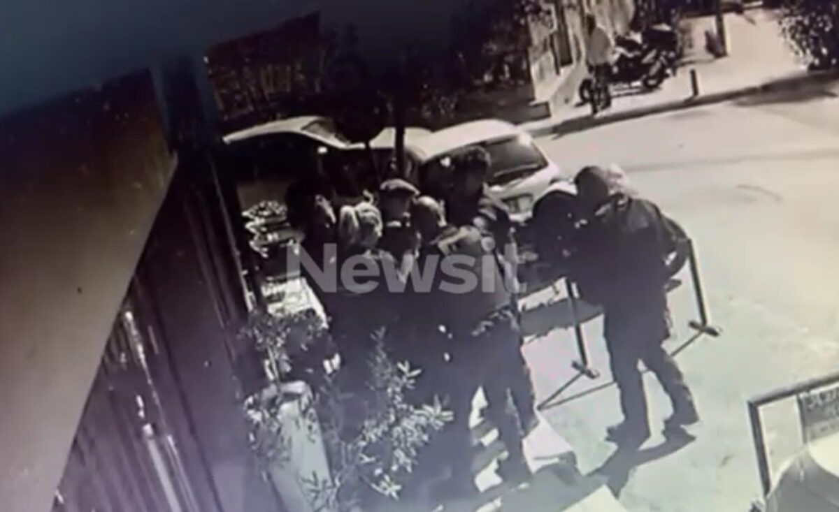 Πανικός στην Αθήνα από 89χρονο: Πυροβολισμοί, τραυματίες, κενά ασφαλείας και σύλληψη στην Πάτρα