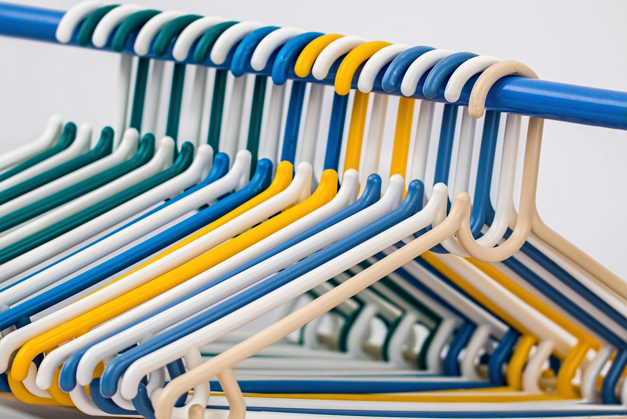 Σκόροι στη ντουλάπα; Το φυσικό κόλπο που τους στέλνει μακριά