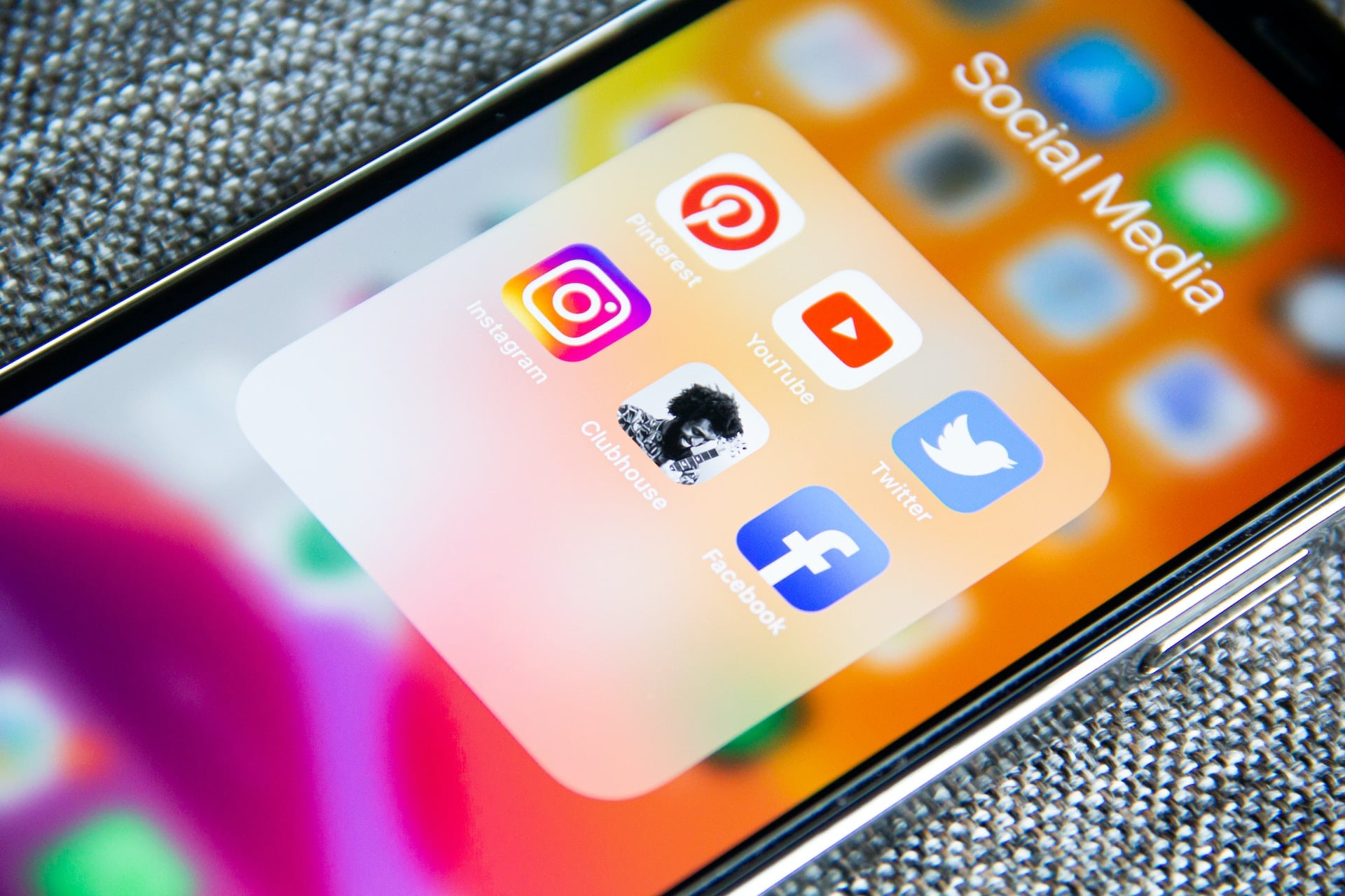 Παπαστεργίου για απαγόρευση social media σε ανήλικους: Βαρύτατα πρόστιμα στις πλατφόρμες που δεν υπακούσουν