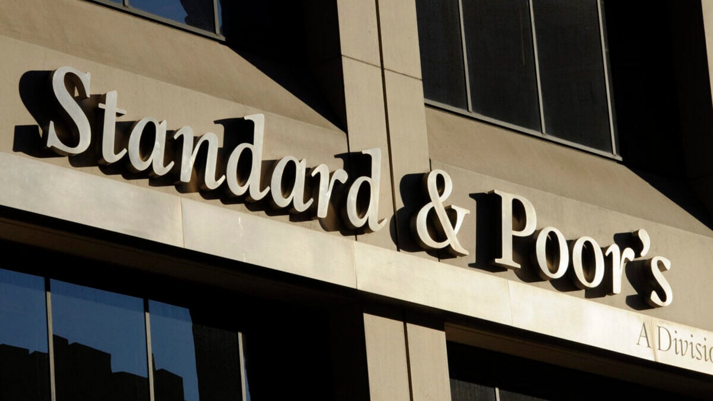 Η S&P διατήρησε την αξιολόγηση της Ελλάδας στο ΒΒΒ με σταθερές προοπτικές