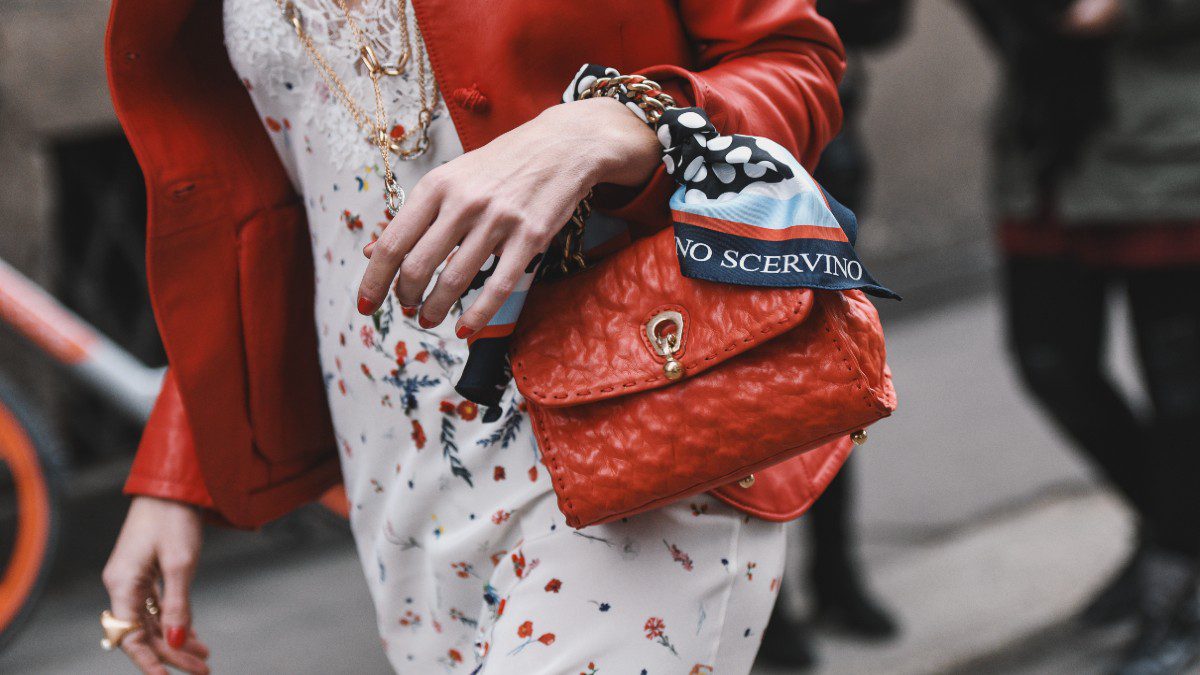 Το κολιέ-κλειδί: Το μοναδικό αξεσουάρ που θα «ανανεώσει» κάθε beach look σου φέτος