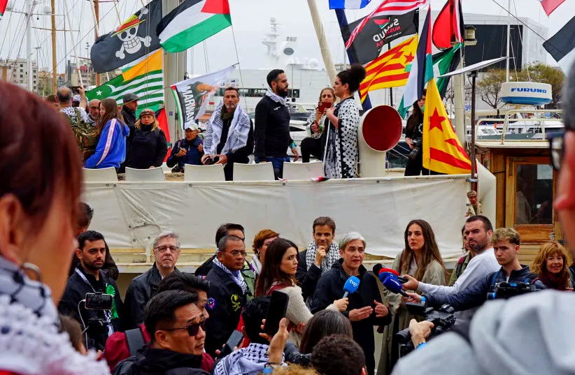 Ο «Παγκόσμιος Στόλος Sumud» απέπλευσε από τη Σικελία, επιδιώκοντας να διαρρήξει τον αποκλεισμό της Γάζας