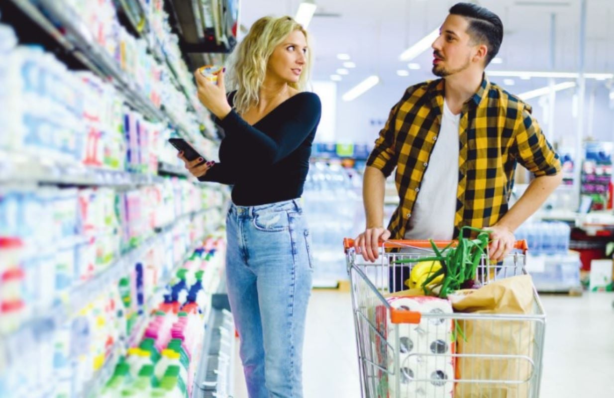 Καταιγισμός ελέγχων σε τρόφιμα και υπηρεσίες – Στο στόχαστρο της τεχνητής νοημοσύνης οι αδικαιολόγητες αυξήσεις τιμών