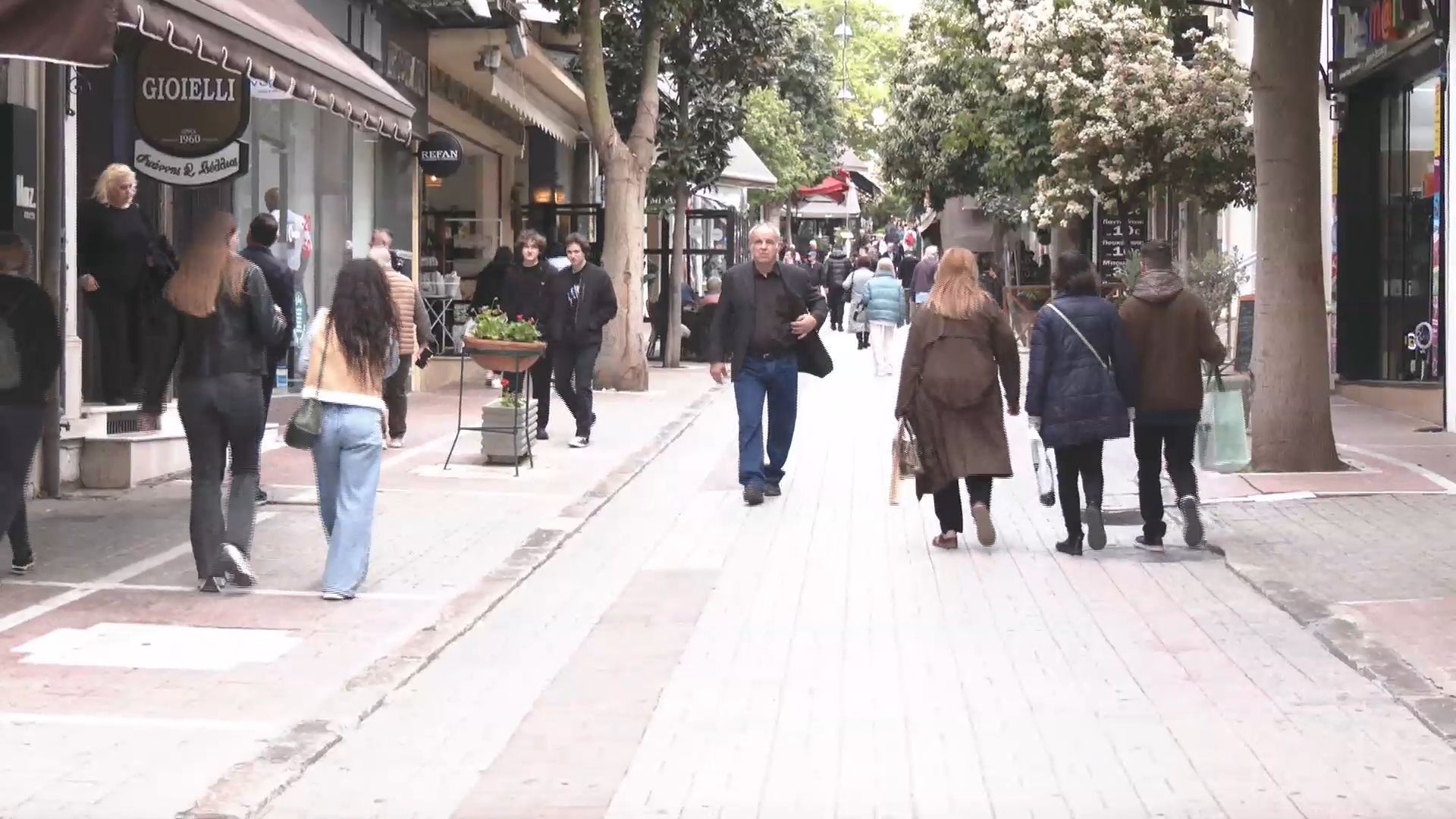 Σύμφωνοι οι πολίτες της Λαμίας στο νέο μπλόκο στα social media για ανηλίκους