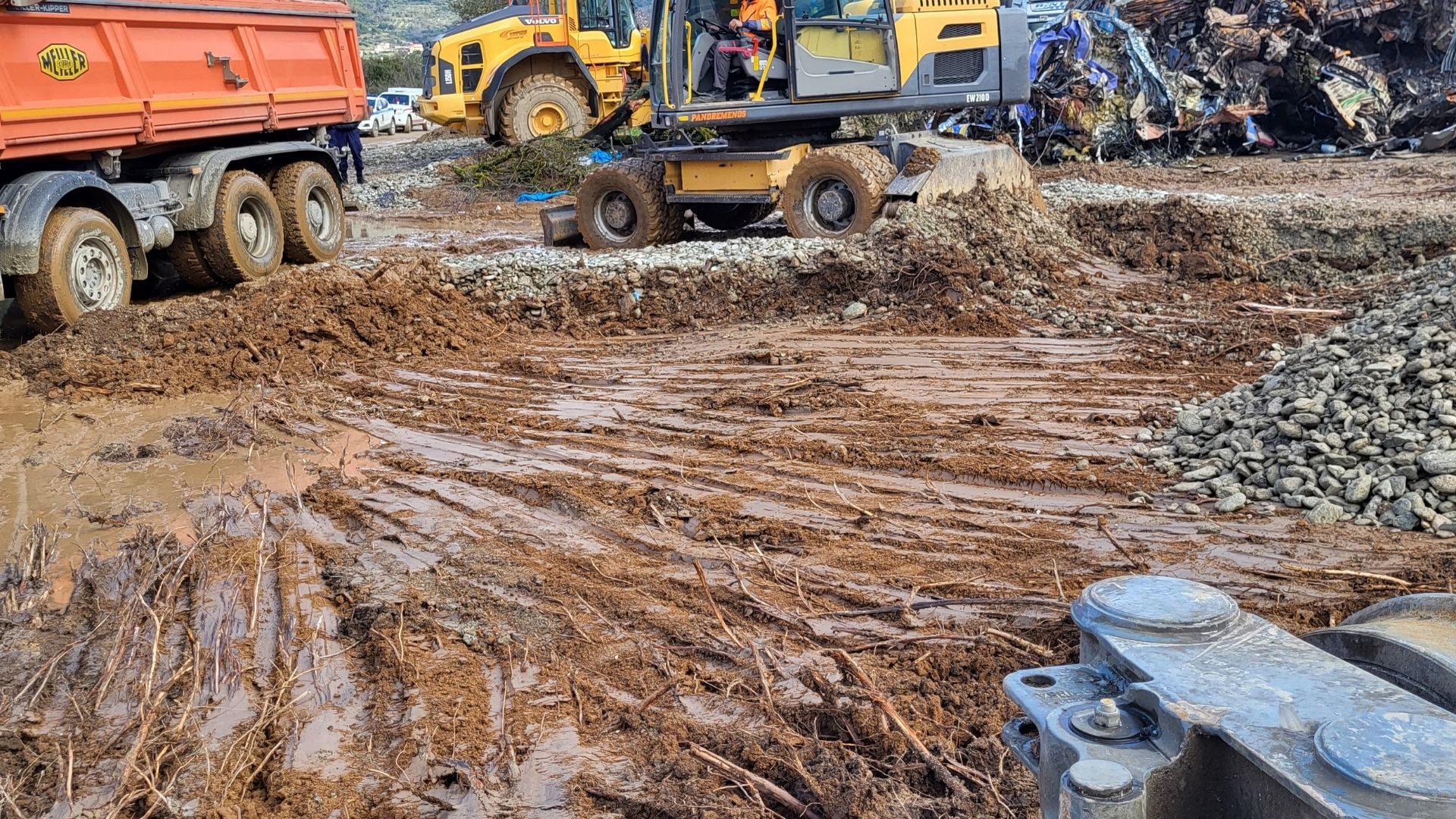 Τέμπη: Αυτό είναι το υλικό που αφαιρέθηκε από το κινητό του δικαστικού εμπειρογνώμονα – Φωτογραφίες που αποκαλύπτονται για πρώτη φορά από την τραγωδία