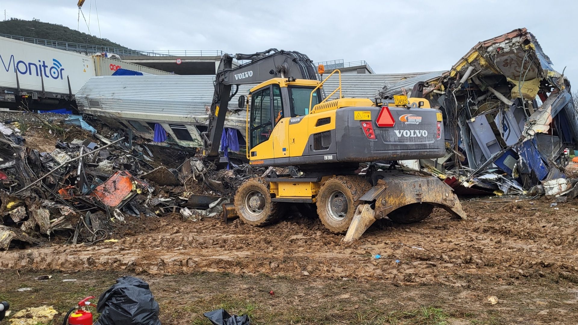 Τέμπη: Αυτό είναι το υλικό που αφαιρέθηκε από το κινητό του δικαστικού εμπειρογνώμονα – Φωτογραφίες που αποκαλύπτονται για πρώτη φορά από την τραγωδία