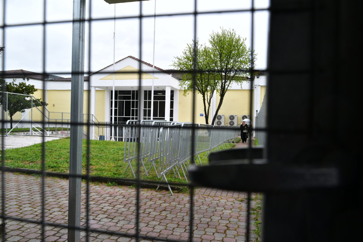 Δίκη για Τέμπη: Τη Μ. Δευτέρα αναγνωρίζονται οι επιζώντες – Μόνο 6 από τους 36 κατηγορούμενους στο εδώλιο, «λύγισαν» οι συγγενείς των θυμάτων