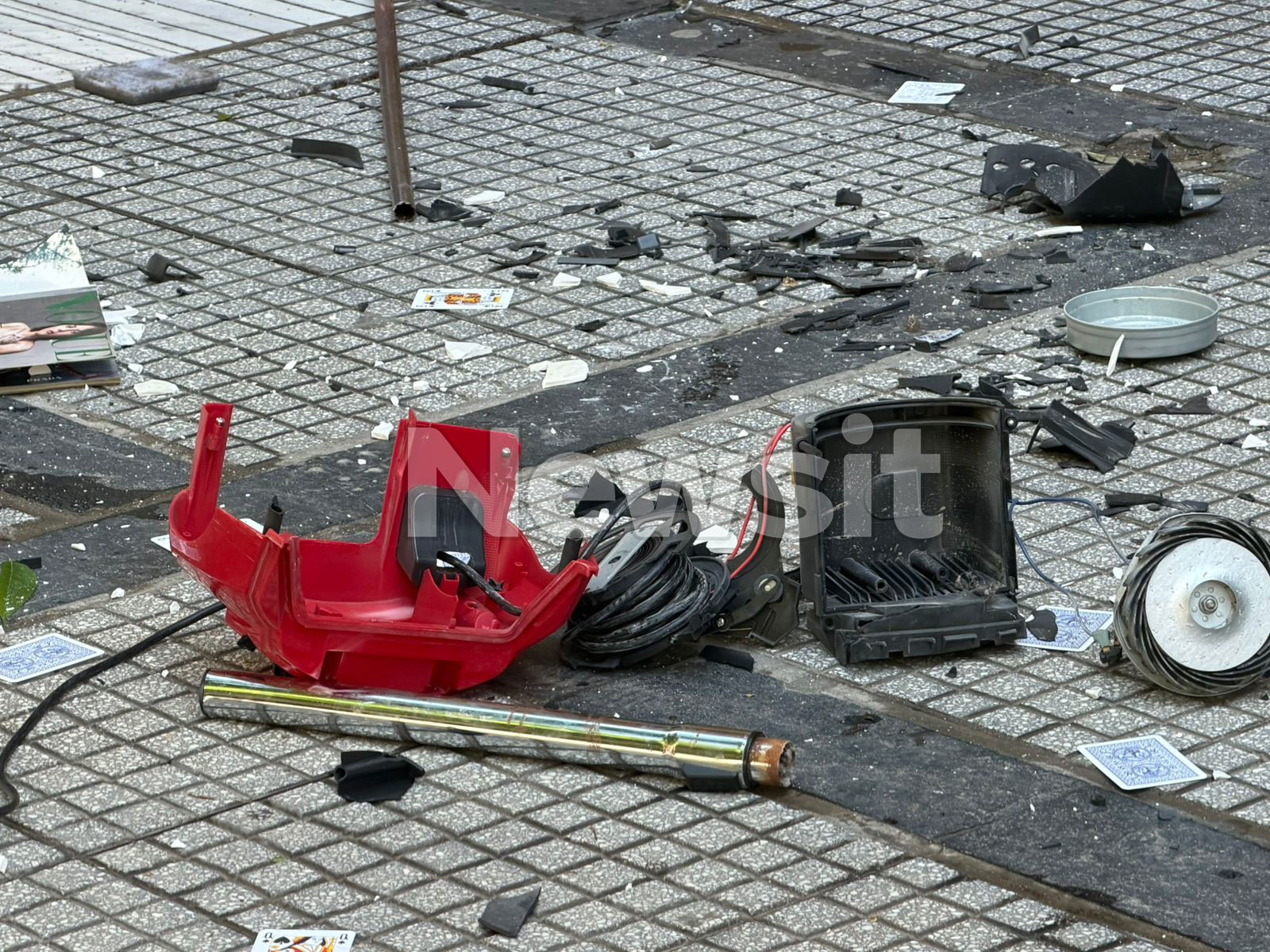 Θεσσαλονίκη: «Λάθος μου που δεν περίμενα να έρθει η νταντά, λέγονται υπερβολές», λέει η μητέρα του 5χρονου που πετούσε πράγματα από το μπαλκόνι