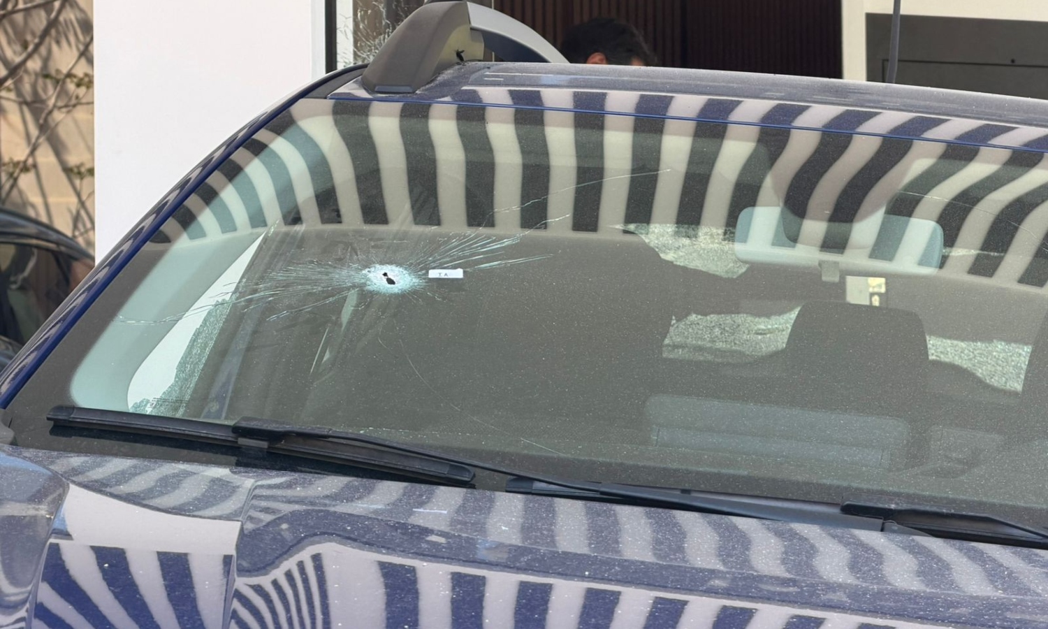 Θεσσαλονίκη: Δίκτυο εκβιαστών υποψιάζονται πίσω από τους πυροβολισμούς στην επιχείρηση – Η εμπλοκή του βαρυποινίτη