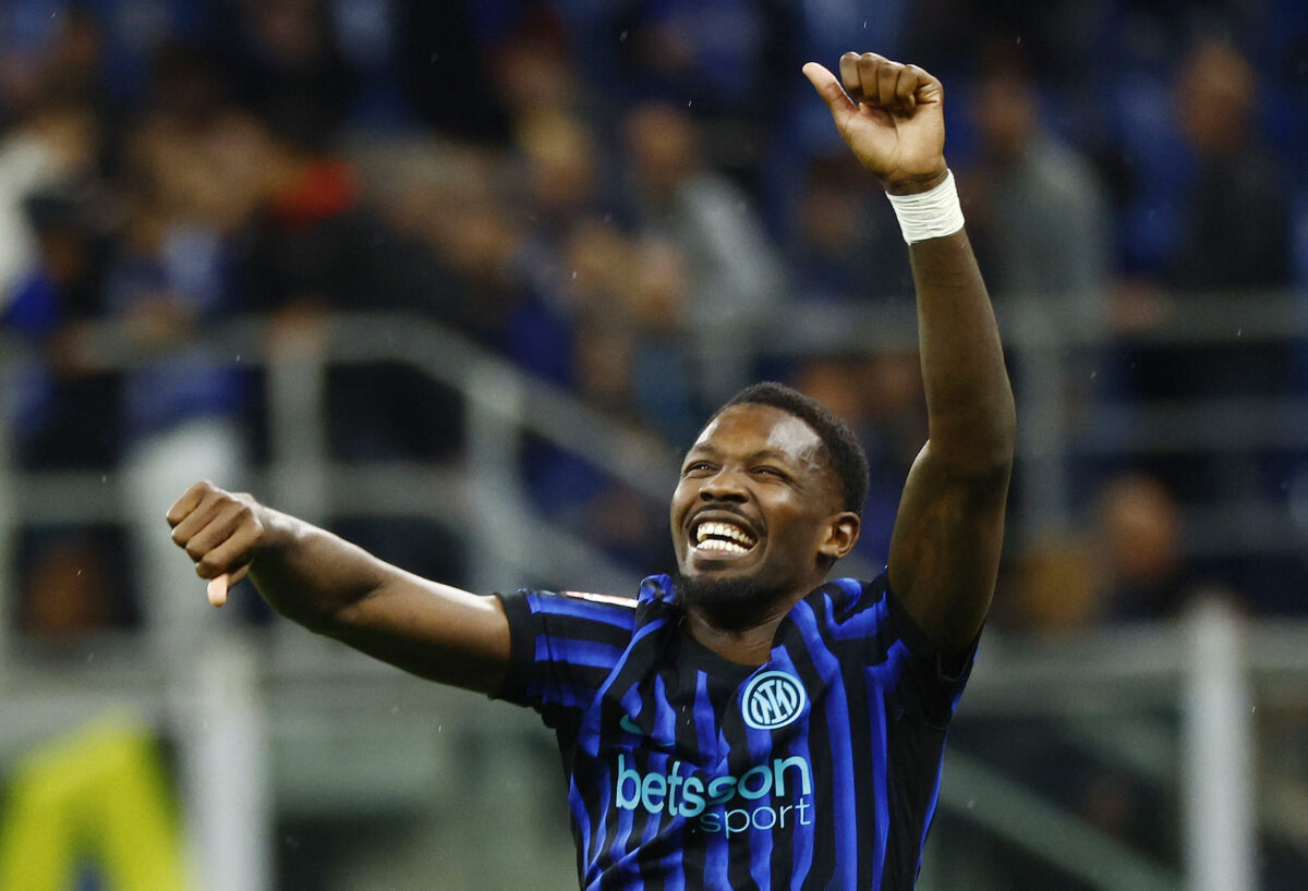 Ενθουσιάστηκε ο Τουράμ με τη νίκη της Ίντερ – Διέκοψε τρεις φορές το flash interview για να πανηγυρίσει