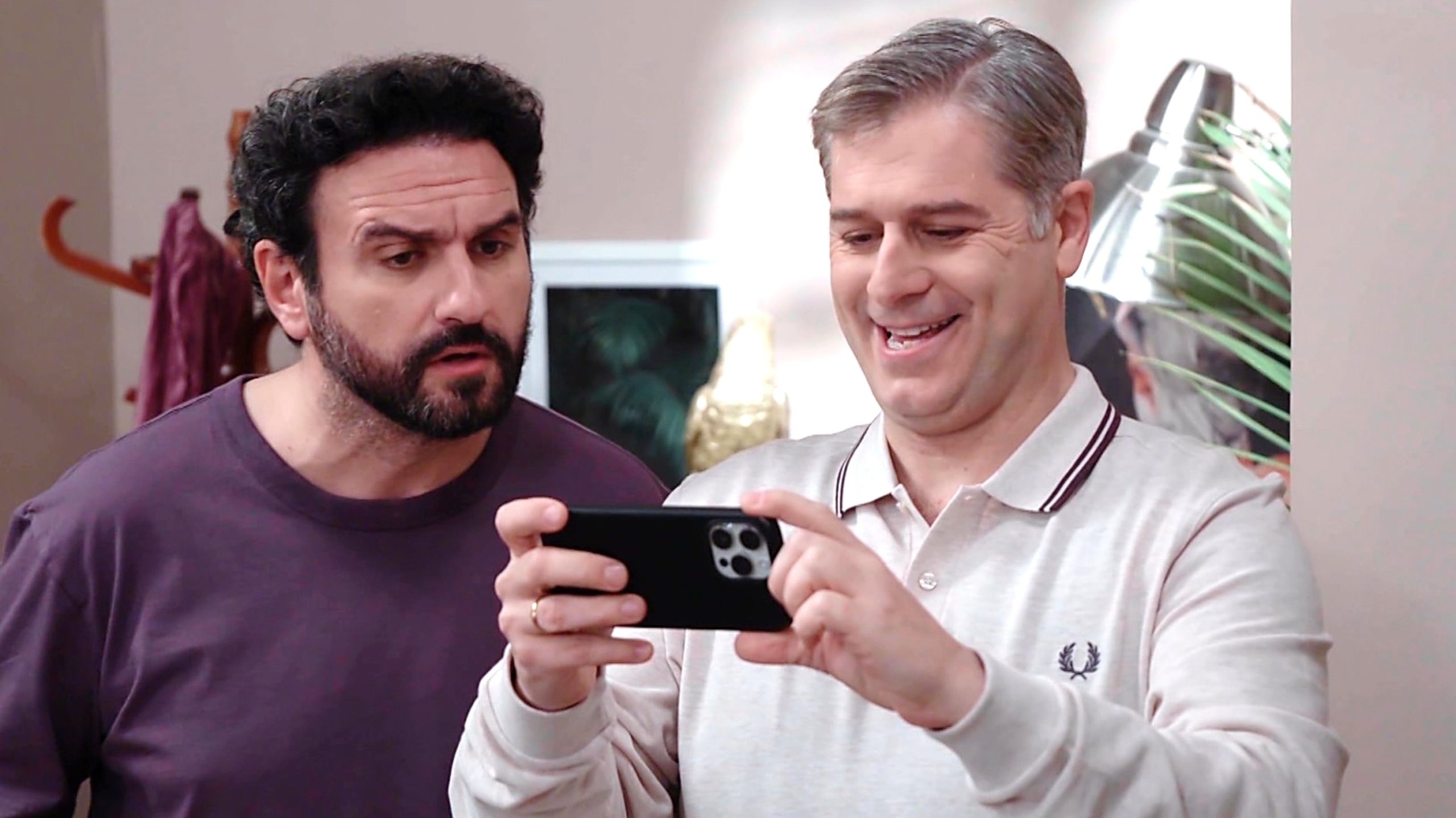 Το σόι σου: Τεχνητή νοημοσύνη και εκλογές τρελαίνουν Τριαντάφυλλους και Χαμπέους