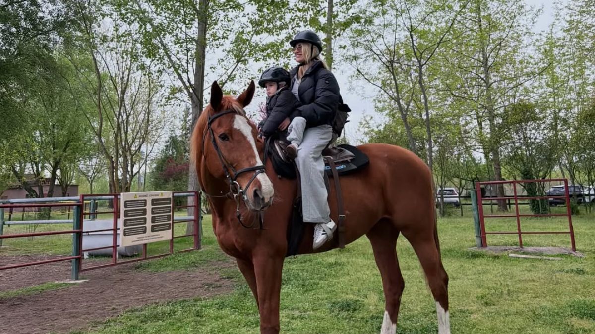 Ιωάννα Τούνη: Ο Πάρης συμμετέχει στα πιλάτες και κλέβει την προσοχή – Τα απολαυστικά βίντεο που μοιράστηκε