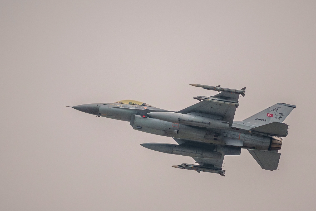 Νέες παραβιάσεις από οπλισμένα τουρκικά F-16 στο Αιγαίο – 4 παραβάσεις και από CN-235