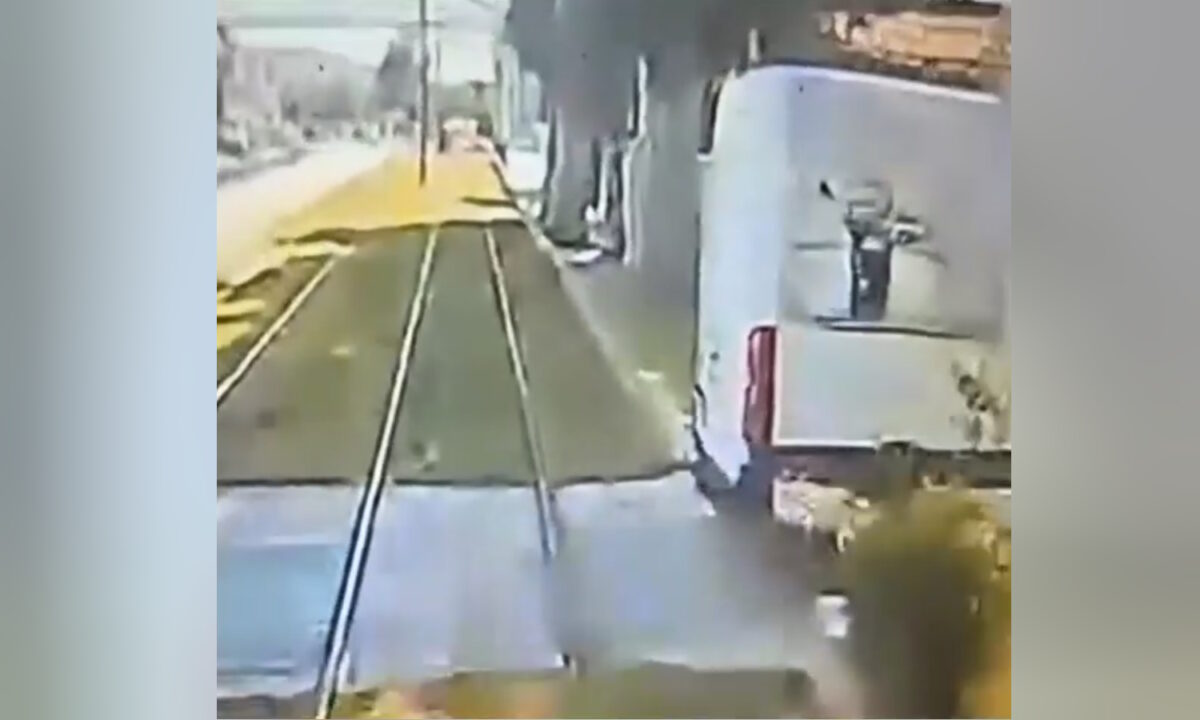 Καλαμάκι: Αποκαλυπτικό βίντεο από τη σύγκρουση φορτηγού με τραμ