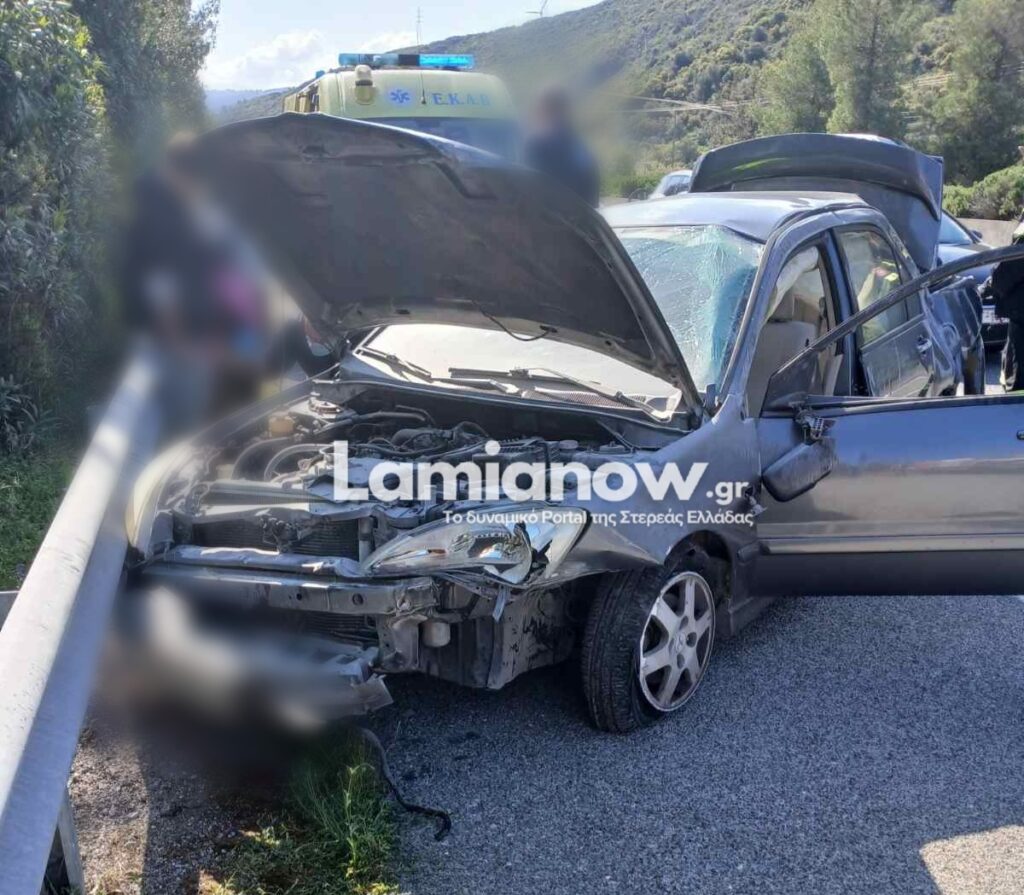 Φθιώτιδα: Μητέρα τραυματίστηκε σε σύγκρουση – Δείτε εικόνες από το διαλυμένο όχημά της 3 Τροχαίο