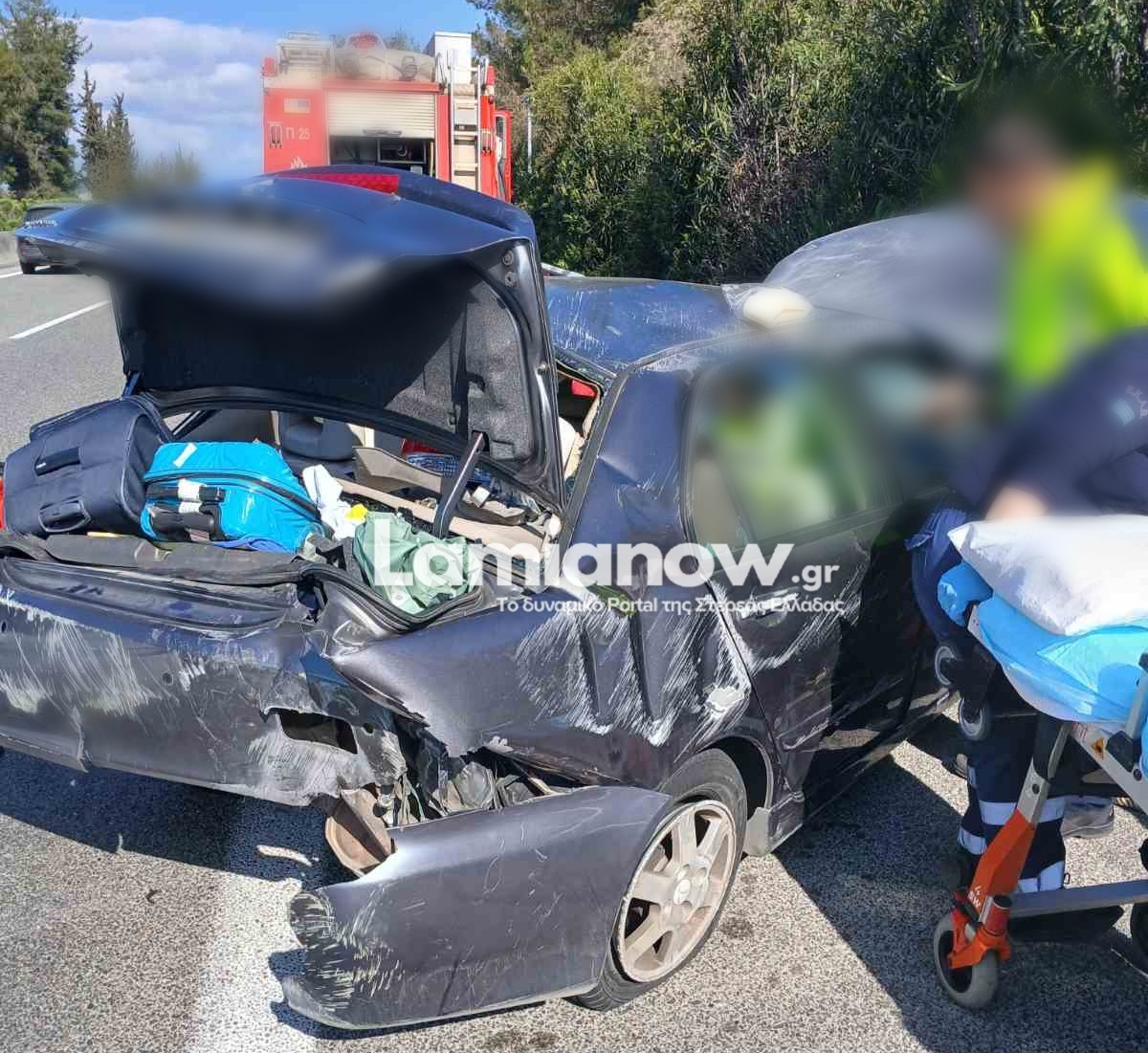 Φθιώτιδα: Μητέρα τραυματίστηκε σε σύγκρουση – Δείτε εικόνες από το διαλυμένο όχημά της 4 Τροχαίο