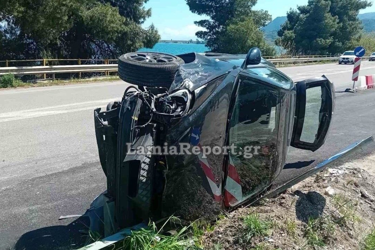 Τροχαίο στη Φθιώτιδα: Αυτοκίνητο τούμπαρε μετά από σύγκρουση με άλλο όχημα