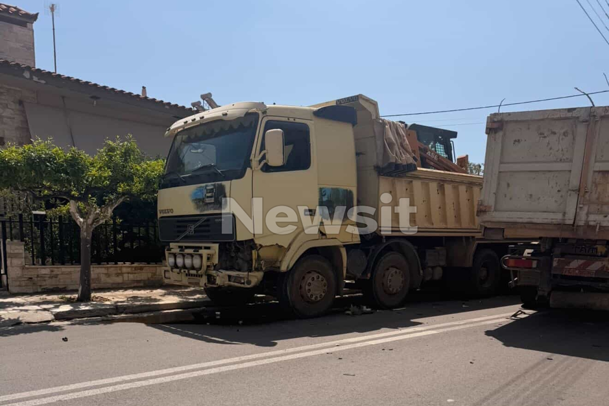 Σύγκρουση στο Μαρκόπουλο: Βανάκι παραβίασε το στοπ και χτύπησε φορτηγό – Παραλίγο να εισβάλει σε κομμωτήριο