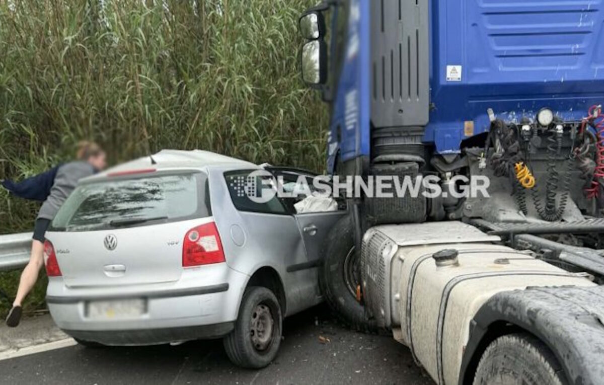 Σοβαρό ατύχημα στην Κρήτη: Αυτοκίνητο έπεσε πάνω σε φορτηγό στον ΒΟΑΚ – Δείτε φωτογραφίες