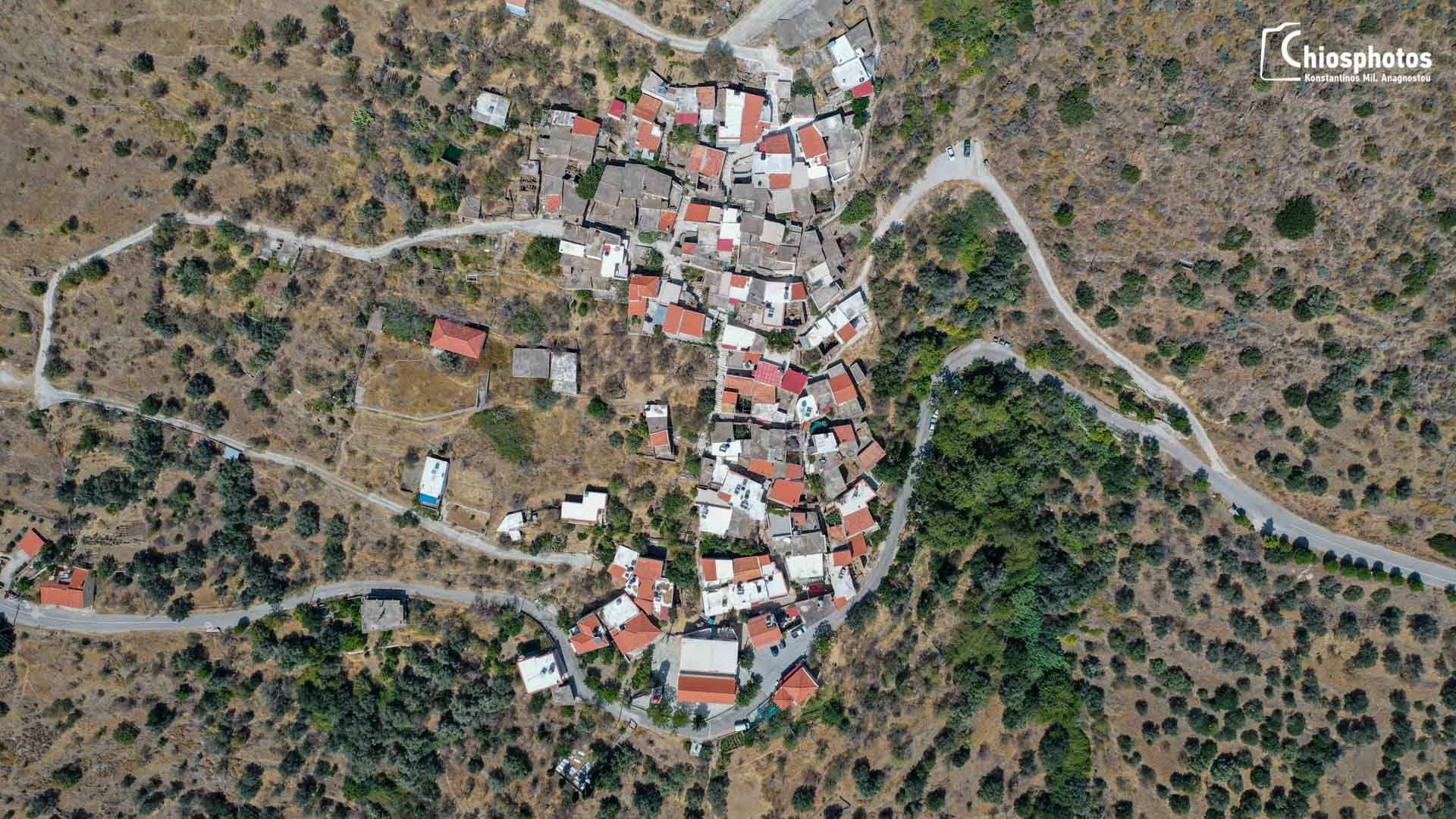 Τρύπες – Το ορεινό χωριό που είναι κτισμένο στο σχήμα της Χίου