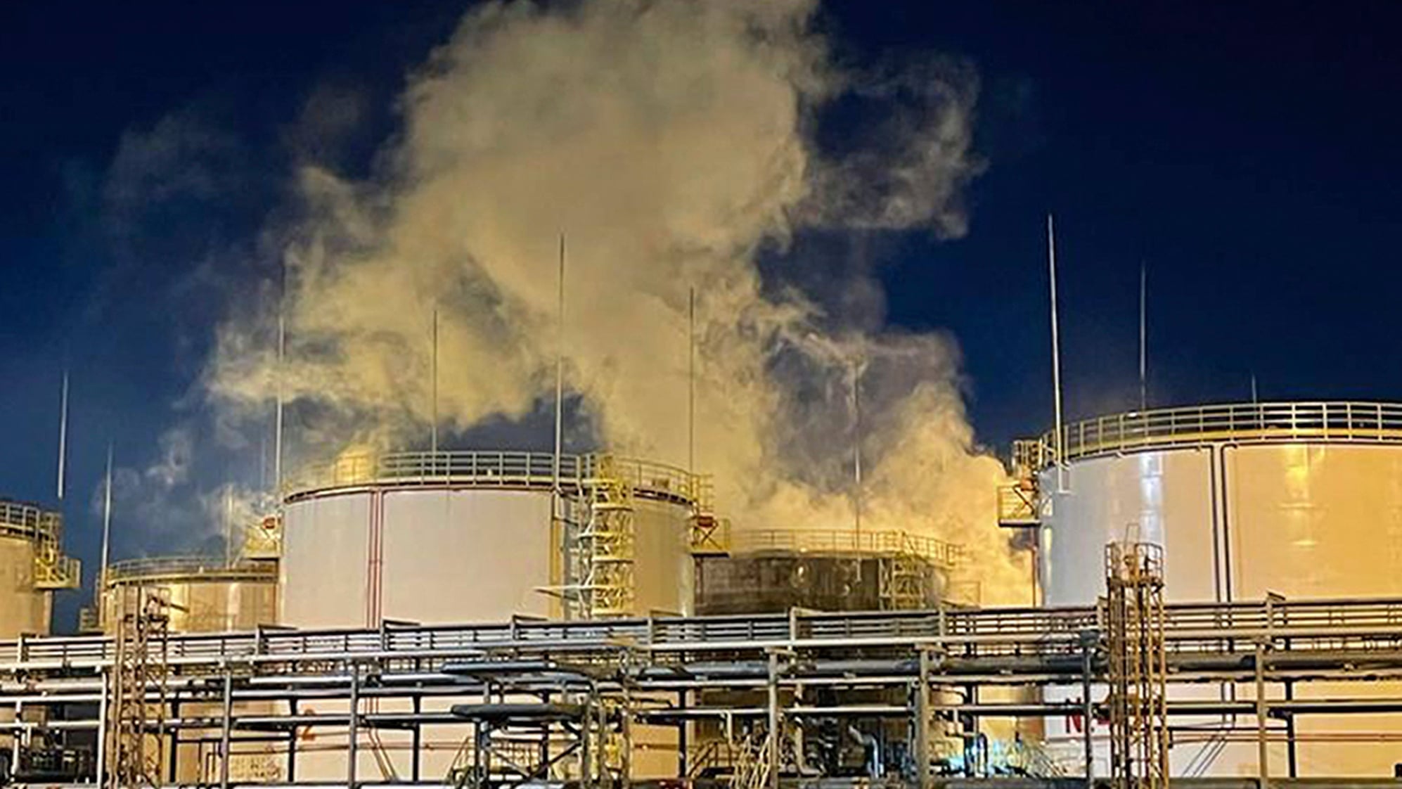 Ρωσία: Τεράστια φωτιά σε πετρελαϊκές μονάδες στο Κρασνοντάρ