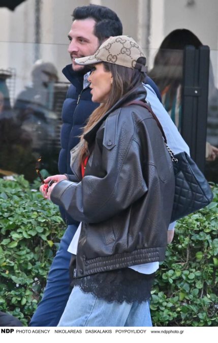 Δέσποινα Βανδή: Ποιος είναι ο άντρας που την κατέγραψε ο φακός στο κέντρο της Αθήνας;