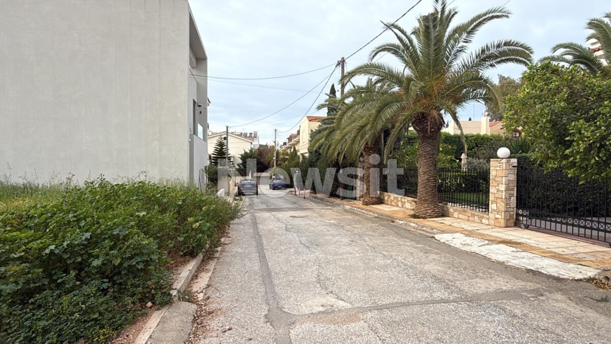 Βάρη: «Έσπασαν το τζάμι για να εισβάλουν και άρπαξαν τα πάντα, κατέστρεψαν τα πάντα» δηλώνει ο ιδιοκτήτης του σπιτιού που διέρρηξαν άγνωστοι
