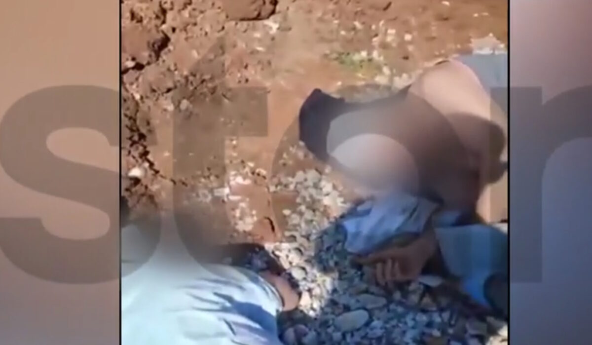 Βάρκιζα: Πατέρας και γιος θάφτηκαν από πέτρες σε ακτή – «Κραύγαζαν για βοήθεια, ήταν σκεπασμένοι με χώμα»