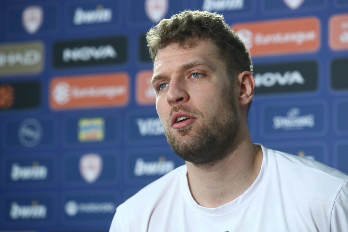 Βεζένκοφ: «Είναι καινούρια μόδα ο ένας να μιλά για τον άλλον, δεν απαντάω σε κανέναν»