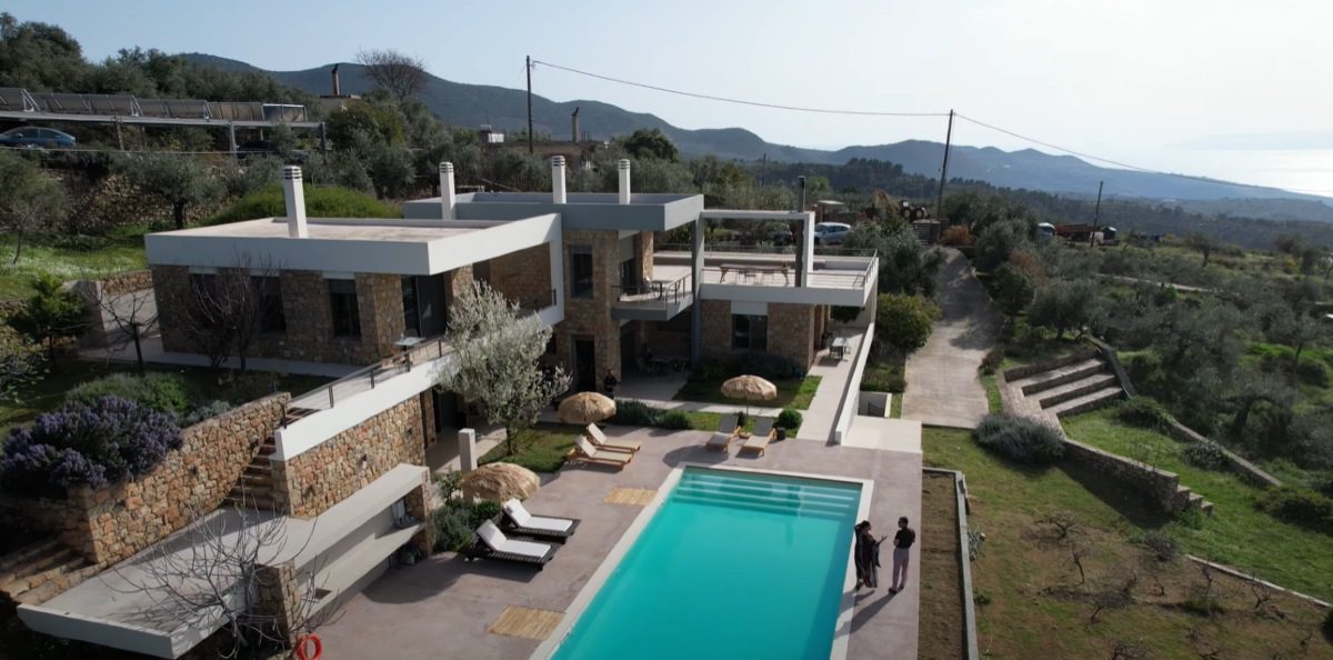 Η βίλα της Βίκυς Σταυροπούλου στην Καλαμάτα