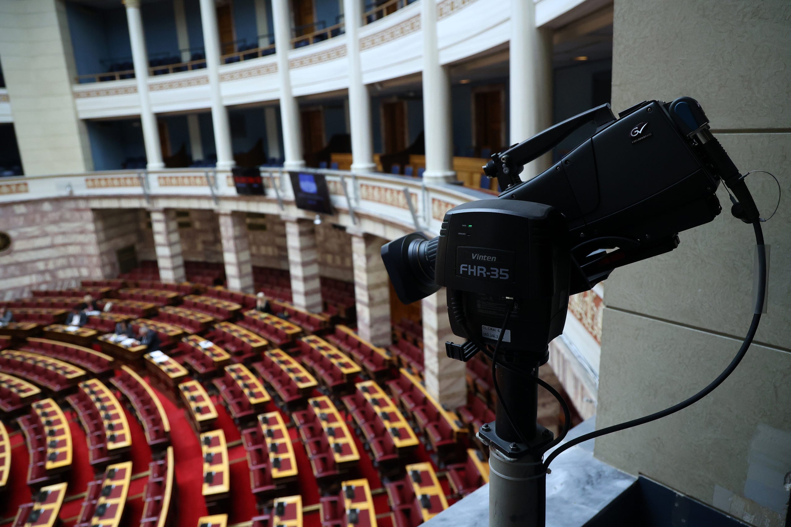 Η έκκληση Λοβέρδου προς υπουργούς να φανερώσουν τα «ρουσφέτια» βουλευτών της αντιπολίτευσης και η «γαλάζια» συγκέντρωση