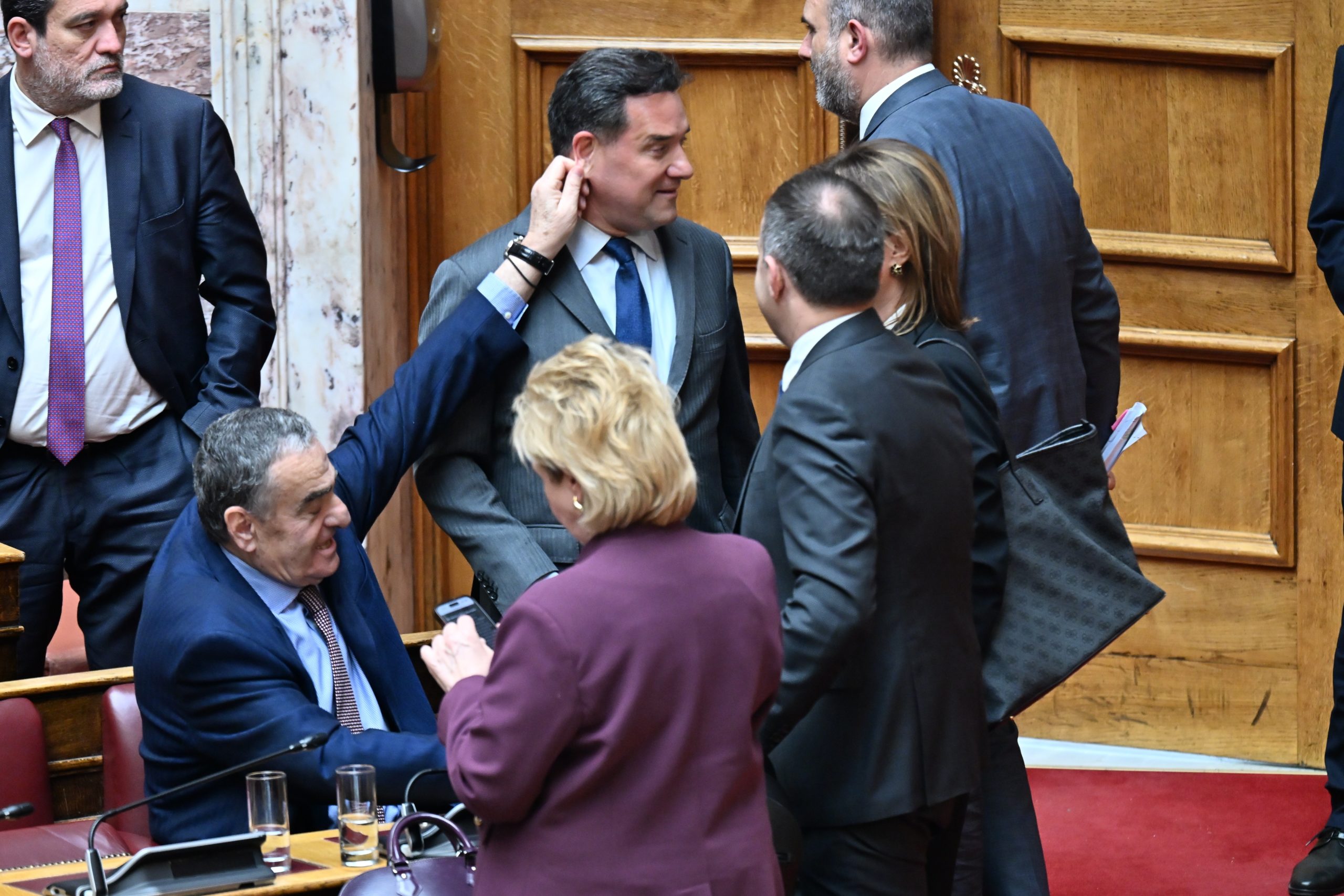 Βουλή, Άρση ασυλίας, πηγαδάκια